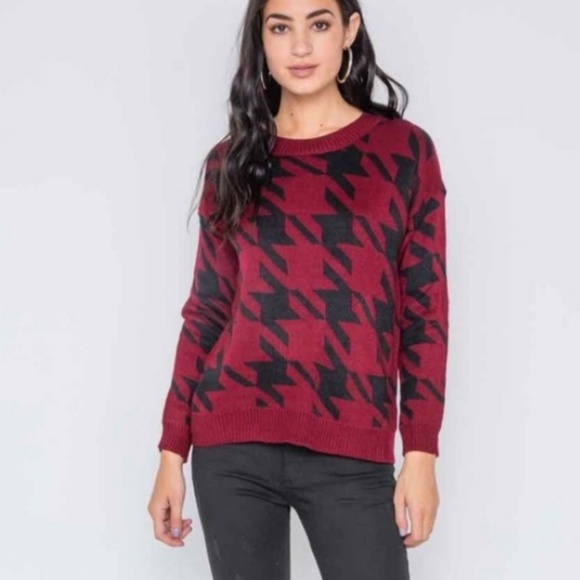Geo Print Sweater. New Boutique. Adorable! - Picture 2 of 8